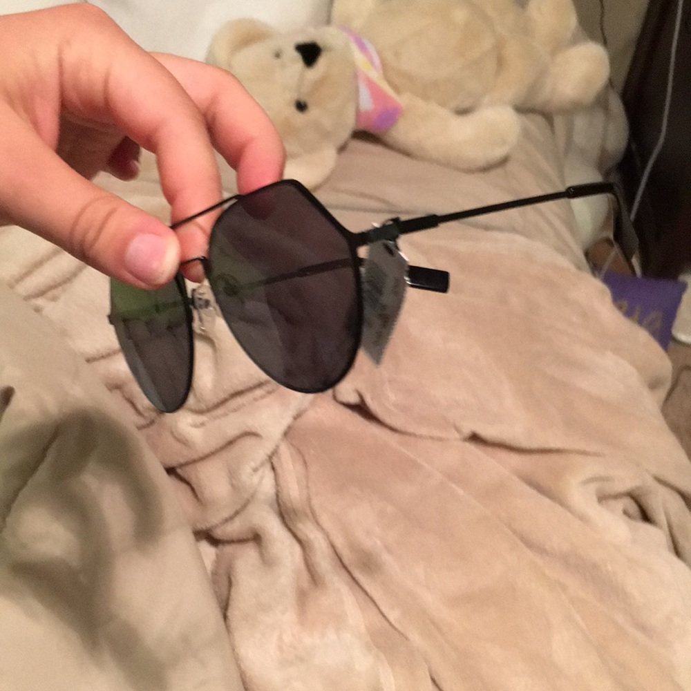 Sunglasses - Picture 3 of 4